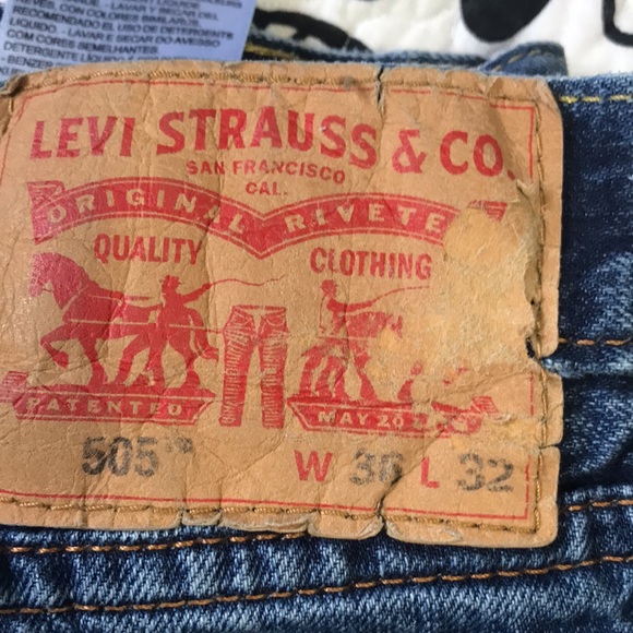 ❤️(71) Levi’s 505 jeans 36 wide by 32 long. Jeans are in great condition. - Picture 2 of 10